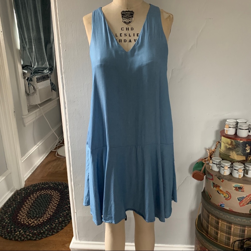 FRNCH CHAMBRAY BLUE DRESS WITH FLOUNCE